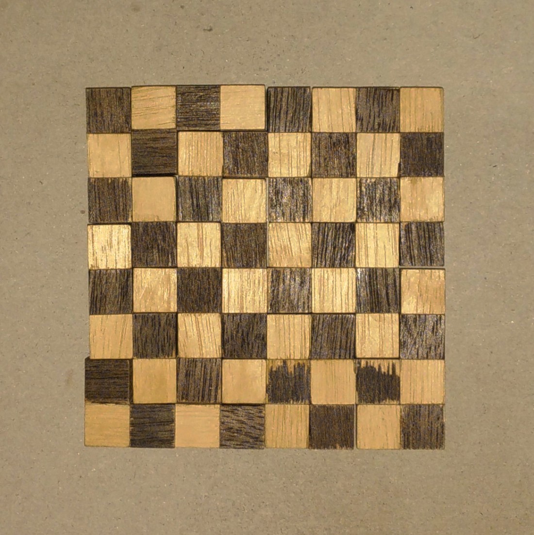 Checkerboard puzzle: aligned